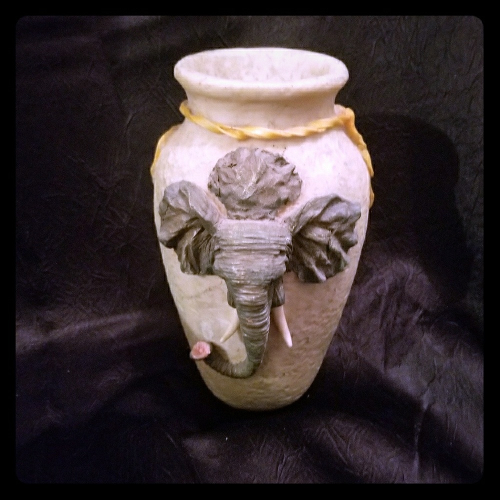 Elephant vase - Picture 1 of 1